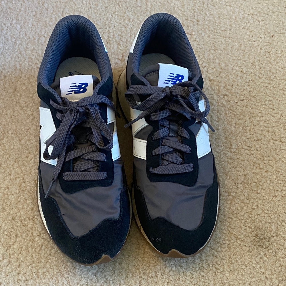 New Balance Black and White 237